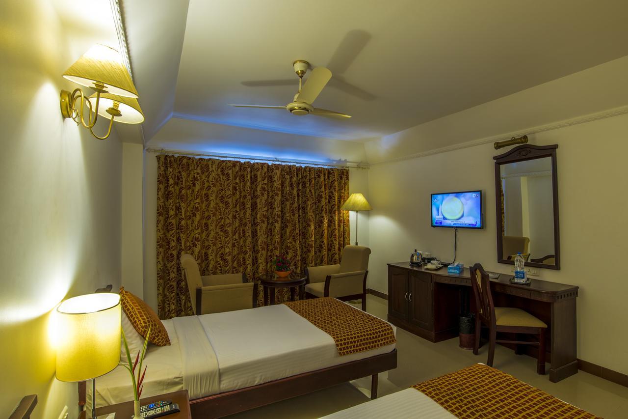 Golf View Hotels & Suites Nedumbassery Exterior photo