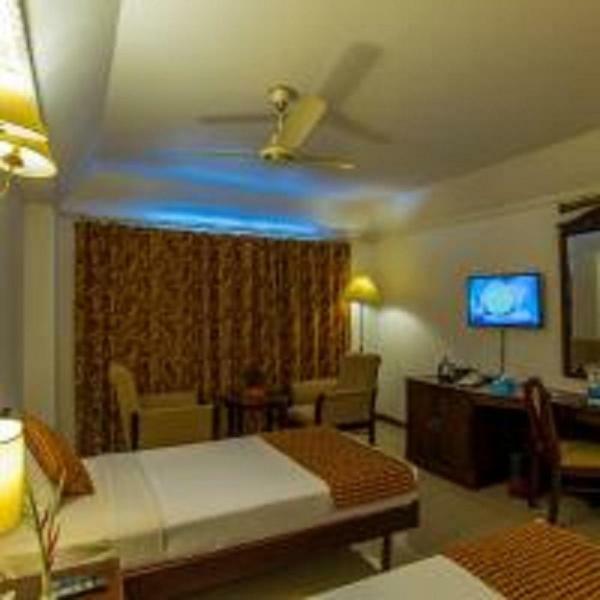 Golf View Hotels & Suites Nedumbassery Exterior photo